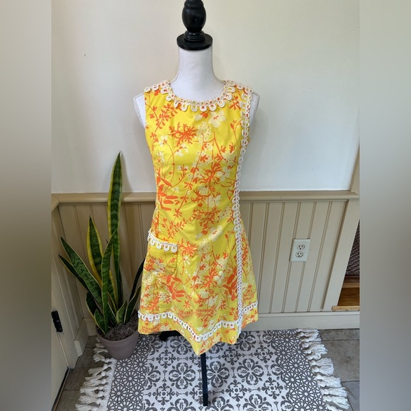 Lilly Pulitzer Dresses & Skirts - Vintage 1960s Lilly Pulitzer Yellow Shift Dress | Floral Lace S/M Jackie Style